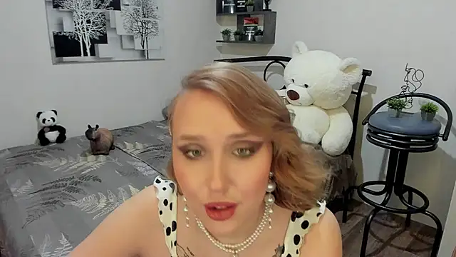 Snapshot of LinaTruly chatting on 20, 3, 2025 LinaTruly online show from 20, 3, 2025