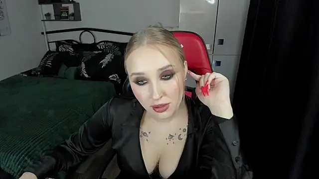 Snapshot of LinaTruly chatting on 12, 9, 2025 LinaTruly online show from 12, 9, 2025