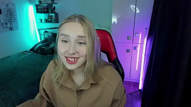 Snapshot of LinaTruly chatting on 10, 10, 2025 LinaTruly online show from 10, 10, 2025