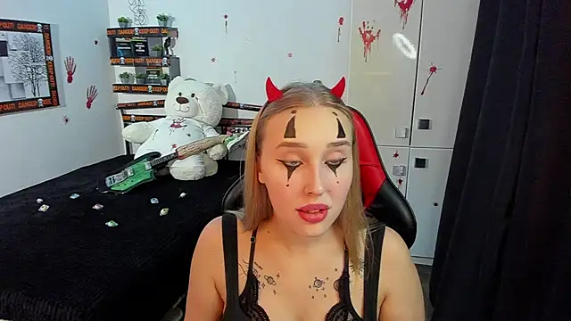 Snapshot of LinaTruly chatting on 20, 10, 2025 LinaTruly online show from 20, 10, 2025