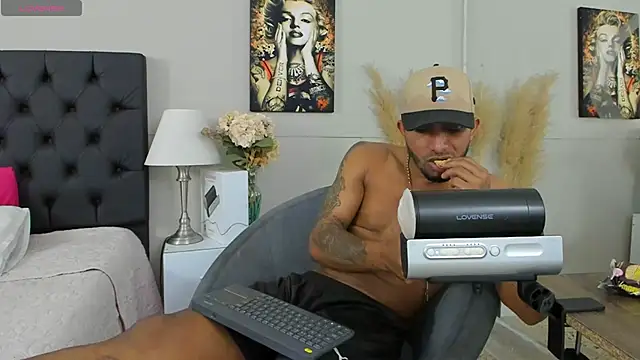 Snapshot of Robin_Rief chatting on 12, 3, 2025 Robin Rief online show from 12, 3, 2025