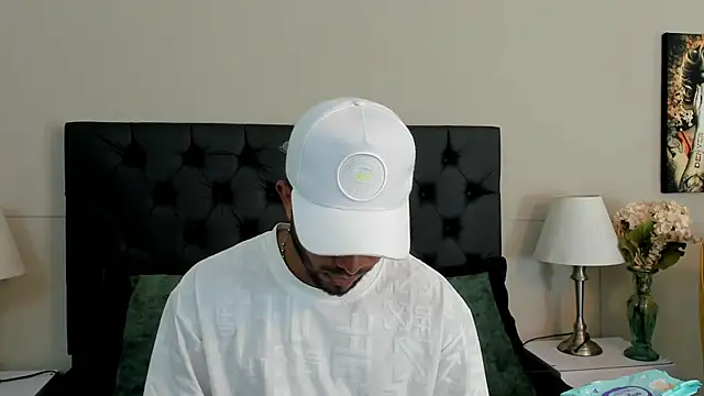 Snapshot of Robin_Rief chatting on 14, 9, 2025 Robin Rief online show from 14, 9, 2025