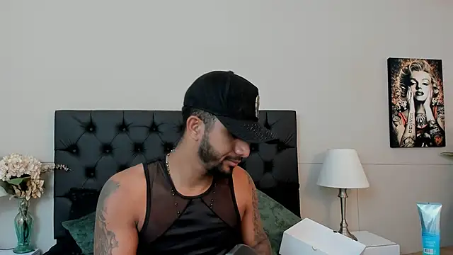 Snapshot of Robin_Rief chatting on 22, 9, 2025 Robin Rief online show from 22, 9, 2025