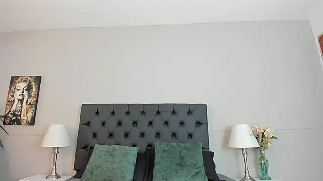 Snapshot of Robin_Rief chatting on 15, 10, 2025 Robin Rief online show from 15, 10, 2025