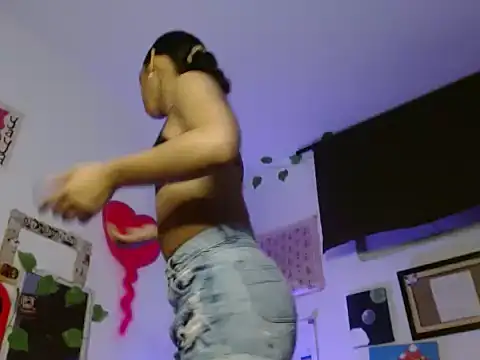 Melody200420 online show from 27, 10, 2025