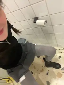 Snapshot of Mia_Mia_M chatting on 4, 2, 2026 Mia Mia M online show from 4, 2, 2026