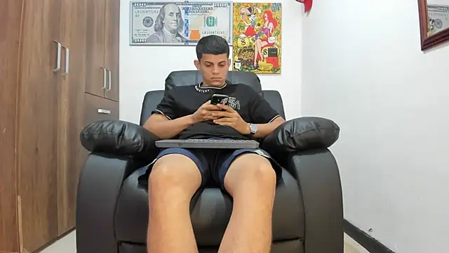 Snapshot of boss_of_cash chatting on 15, 9, 2025 boss of cash online show from 15, 9, 2025