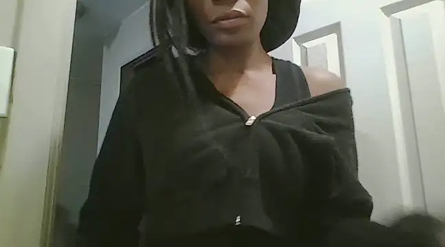 Snapshot of LuckiXCX chatting on 14, 12, 2024 LuckiXCX online show from 14, 12, 2024