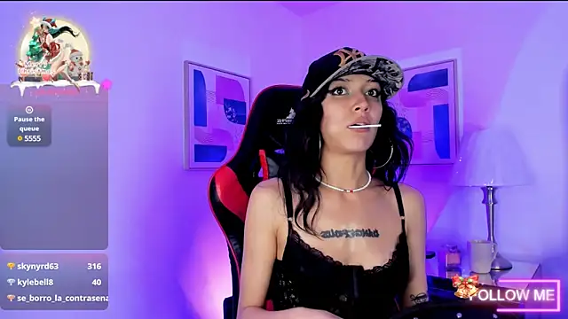 Snapshot of sett_and_gwen chatting on 21, 12, 2024 sett and gwen online show from 21, 12, 2024