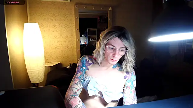 Julia dolls online show from 14, 11, 2025