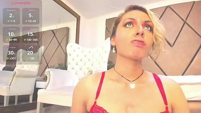 Snapshot of LunitaDiva chatting on 5, 3, 2025 LunitaDiva online show from 5, 3, 2025