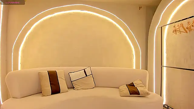 BellaCarteer  online show from 9, 3, 2026