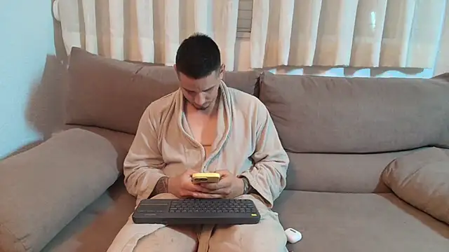 Snapshot of Geishastudios chatting on 17, 12, 2025 Geishastudios online show from 17, 12, 2025