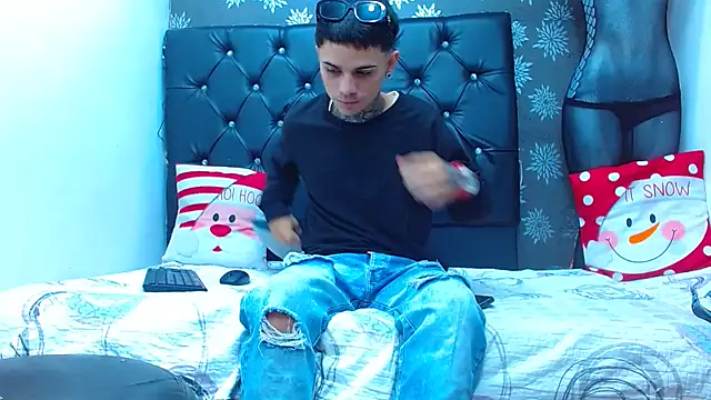 Snapshot of exotic_hot_couple chatting on 24, 12, 2024 exotic hot couple online show from 24, 12, 2024