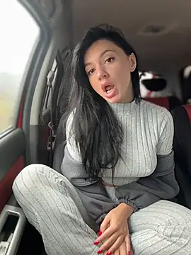 JulliaVegas online show from 6, 5, 2026