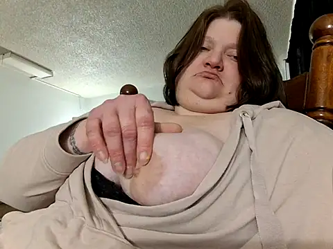 Snapshot of chrissybear84 chatting on 12, 3, 2025 chrissybear84 online show from 12, 3, 2025