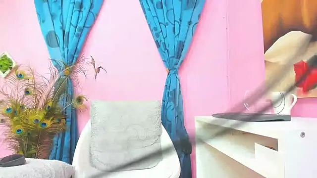 miss--flora online show from 15, 12, 2024