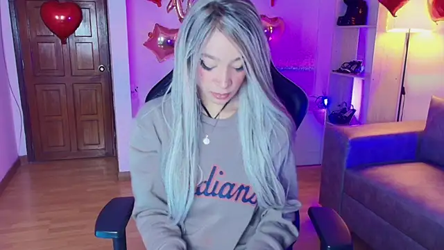 Snapshot of EmmaJhonnsson chatting on 4, 2, 2025 EmmaJhonnsson online show from 4, 2, 2025