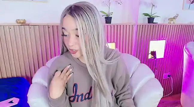 Snapshot of EmmaJhonnsson chatting on 8, 3, 2025 EmmaJhonnsson online show from 8, 3, 2025