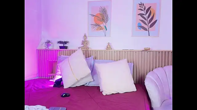 Snapshot of EmmaJhonnsson chatting on 8, 3, 2025 EmmaJhonnsson online show from 8, 3, 2025