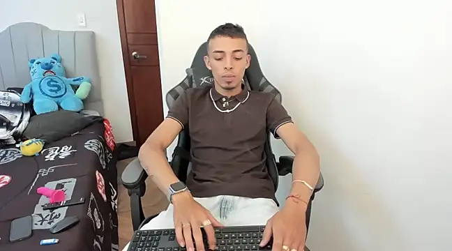 Snapshot of twink_latino5 chatting on 25, 12, 2024 twink latino5 online show from 25, 12, 2024