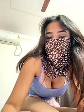 Snapshot of Kirti_Mittal chatting on 17, 11, 2025 Kirti Mittal online show from 17, 11, 2025