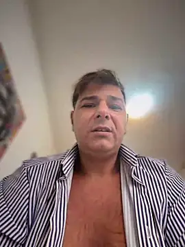 Snapshot of SecretlyDD chatting on 13, 4, 2026 SecretlyDD online show from 13, 4, 2026