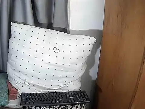 Browncaramel1999 online show from 14, 5, 2026