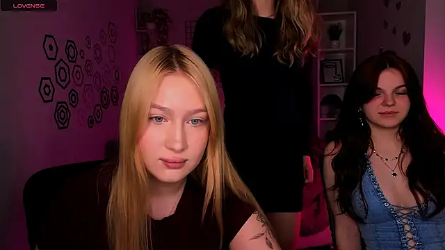 playful sophie online show from 4, 5, 2026