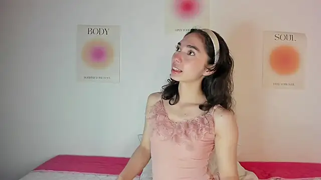 Ana is from Heaven online show from 20, 9, 2025