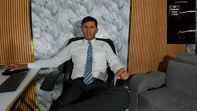 Snapshot of Hideintheoffice chatting on 11, 9, 2025 Hideintheoffice online show from 11, 9, 2025