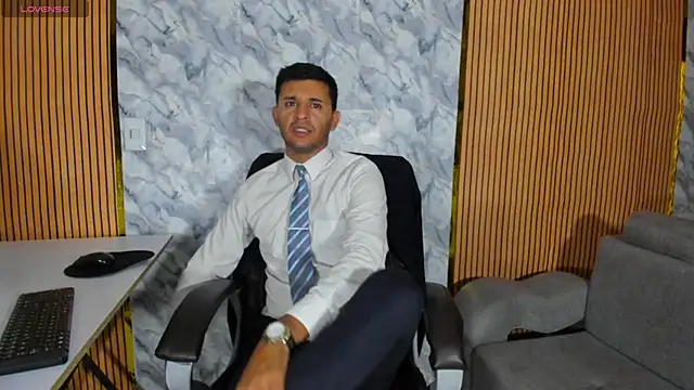 Snapshot of Hideintheoffice chatting on 12, 9, 2025 Hideintheoffice online show from 12, 9, 2025