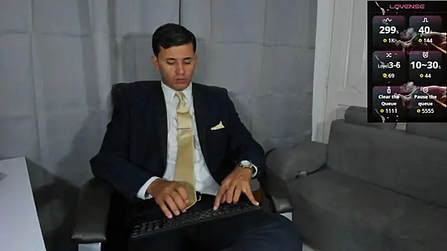 Snapshot of Hideintheoffice chatting on 4, 10, 2025 Hideintheoffice online show from 4, 10, 2025