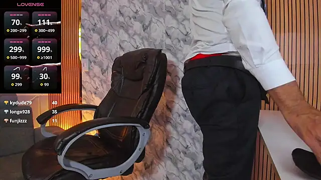 Snapshot of Hideintheoffice chatting on 13, 10, 2025 Hideintheoffice online show from 13, 10, 2025