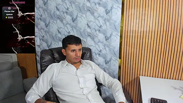 Snapshot of Hideintheoffice chatting on 6, 11, 2025 Hideintheoffice online show from 6, 11, 2025