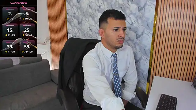 Snapshot of Hideintheoffice chatting on 11, 11, 2025 Hideintheoffice online show from 11, 11, 2025