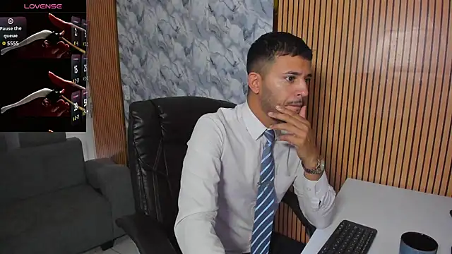 Snapshot of Hideintheoffice chatting on 14, 11, 2025 Hideintheoffice online show from 14, 11, 2025