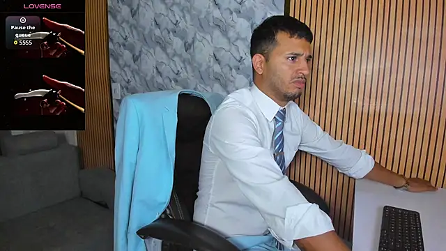 Snapshot of Hideintheoffice chatting on 21, 11, 2025 Hideintheoffice online show from 21, 11, 2025