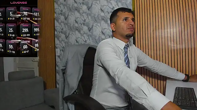 Snapshot of Hideintheoffice chatting on 5, 12, 2025 Hideintheoffice online show from 5, 12, 2025