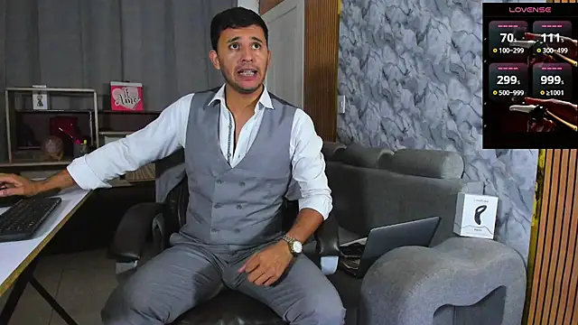 Snapshot of Hideintheoffice chatting on 3, 2, 2026 Hideintheoffice online show from 3, 2, 2026