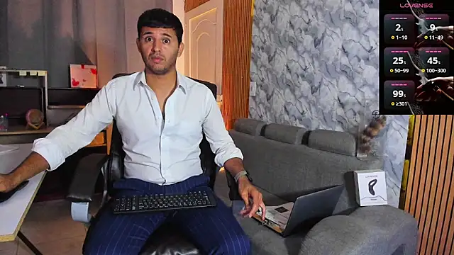 Snapshot of Hideintheoffice chatting on 14, 2, 2026 Hideintheoffice online show from 14, 2, 2026