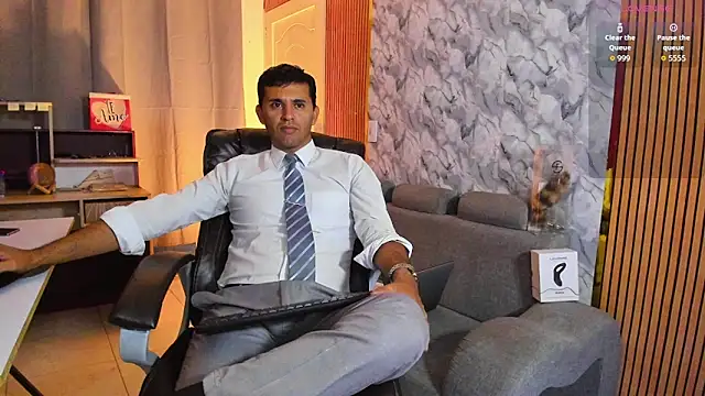 Snapshot of Hideintheoffice chatting on 17, 2, 2026 Hideintheoffice online show from 17, 2, 2026