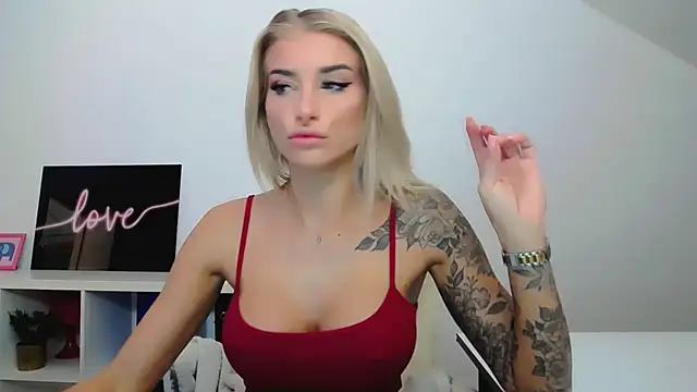 Snapshot of Lia_Benini chatting on 23, 2, 2025 Lia Benini online show from 23, 2, 2025