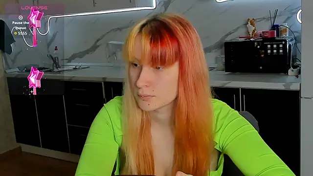 Snapshot of Sweet_white_chocolate chatting on 11, 11, 2025 Sweet white chocolate online show from 11, 11, 2025