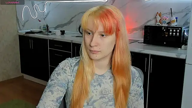 Snapshot of Sweet_white_chocolate chatting on 21, 11, 2025 Sweet white chocolate online show from 21, 11, 2025