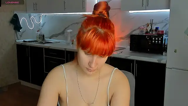 Snapshot of Sweet_white_chocolate chatting on 5, 12, 2025 Sweet white chocolate online show from 5, 12, 2025