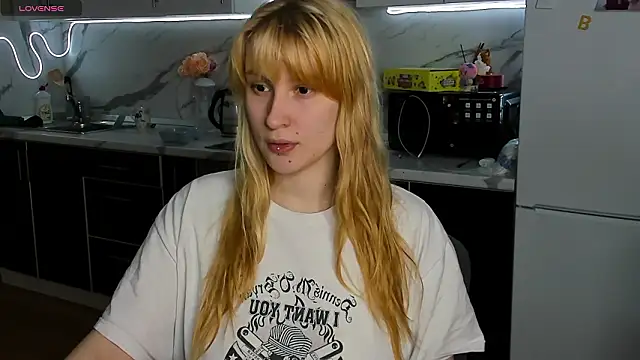 Snapshot of Sweet_white_chocolate chatting on 9, 2, 2026 Sweet white chocolate online show from 9, 2, 2026