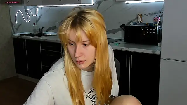 Snapshot of Sweet_white_chocolate chatting on 17, 2, 2026 Sweet white chocolate online show from 17, 2, 2026