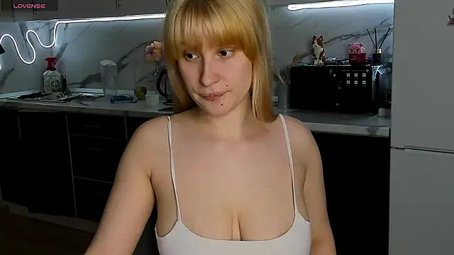 Snapshot of Sweet_white_chocolate chatting on 28, 2, 2026 Sweet white chocolate online show from 28, 2, 2026