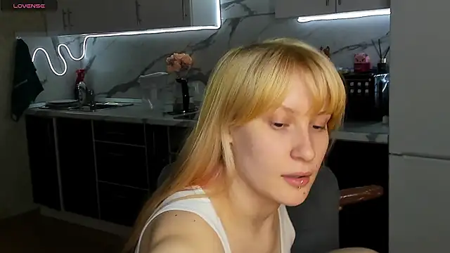 Snapshot of Sweet_white_chocolate chatting on 2, 3, 2026 Sweet white chocolate online show from 2, 3, 2026